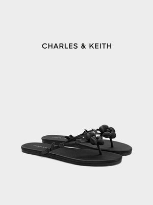 CHARLES&KEITH بمظهر أنثوي حذاء صيفي زهري و أسود مريح وأنيق بقصة مسطحة.
