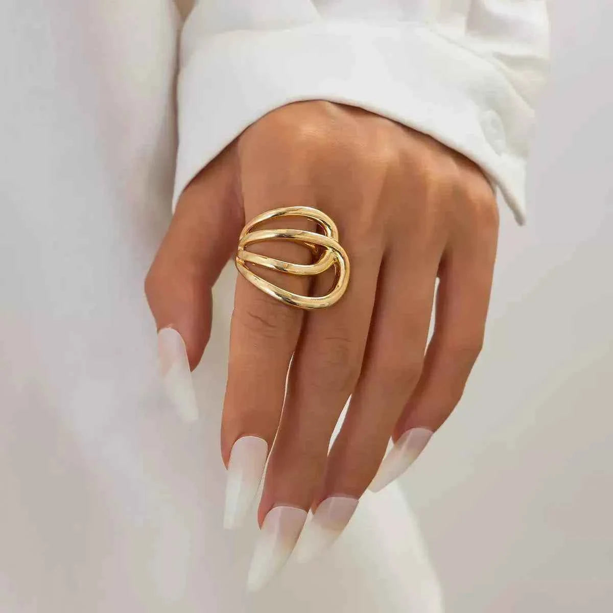 سوار نسائي | تصميم معدني لامع مفتوح بنمط غير منتظم موضة 2025 spring bracelet.