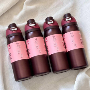 مطارة Owala FreeSip لون Black Cherry بلمسة Matte Metallic.