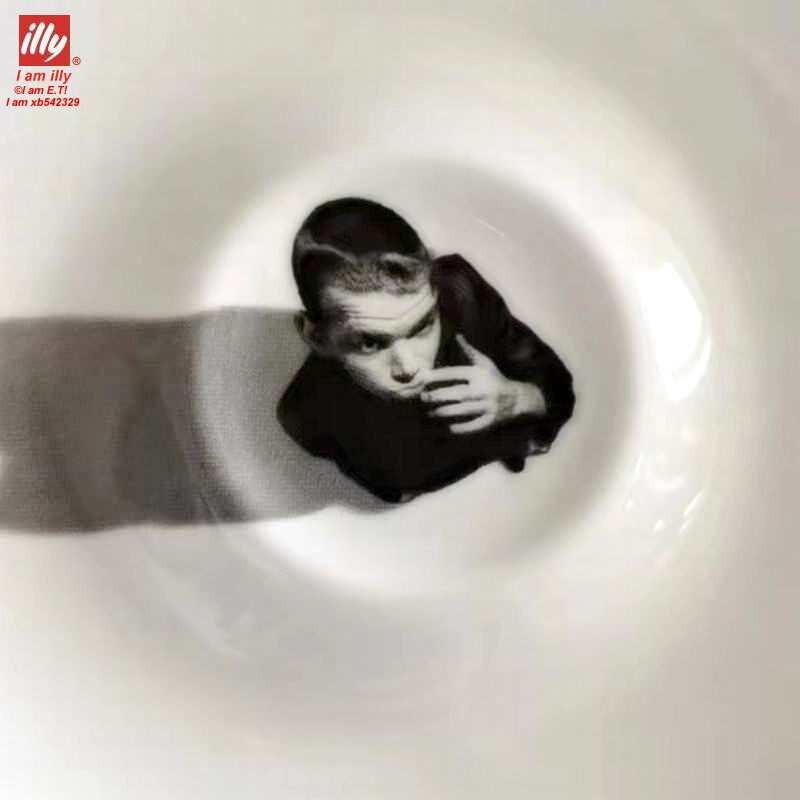 طقم أكواب Espresso من illy بتصميم Art Collection أبيض.