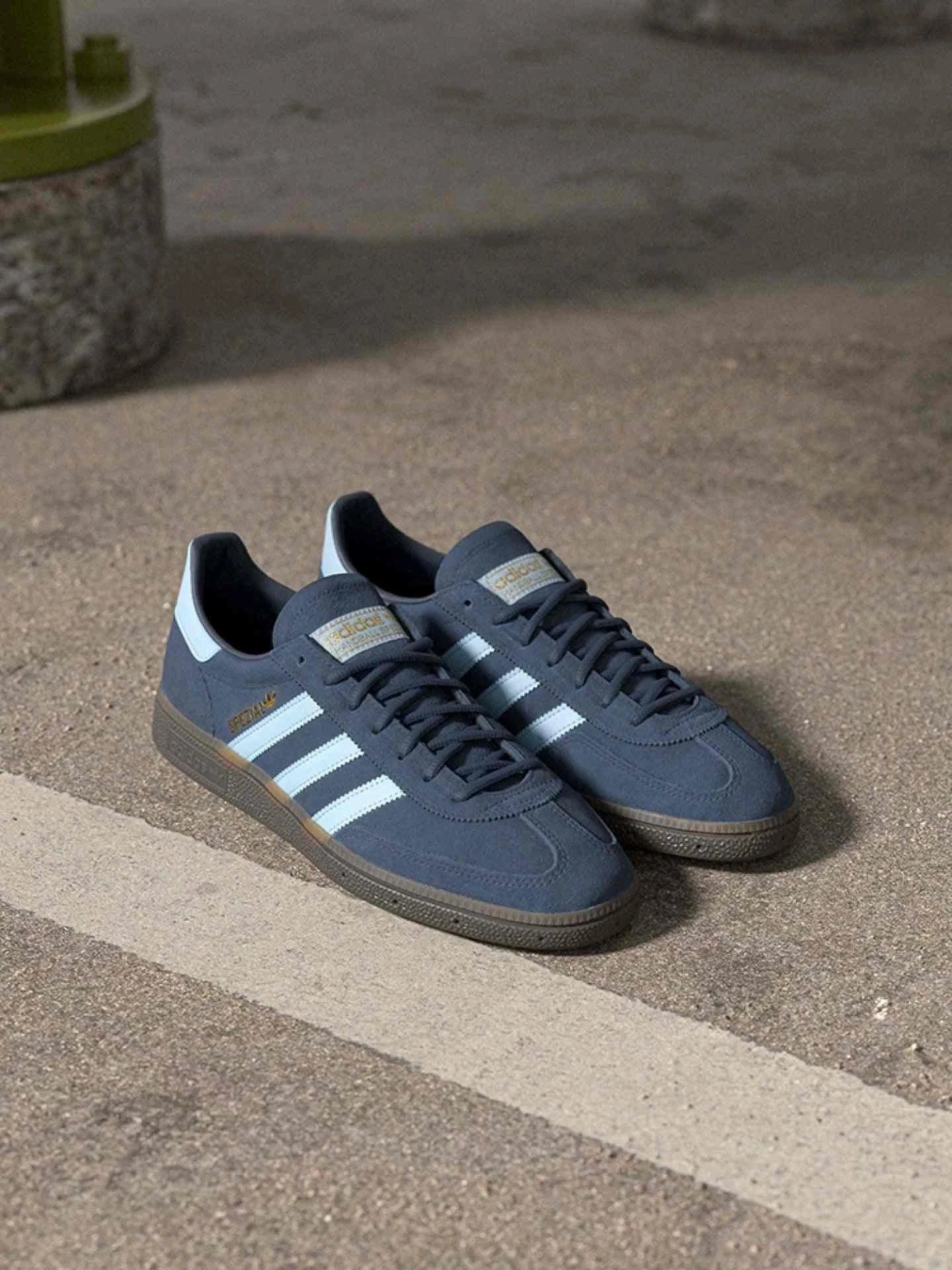 Adidas | أديداس حذاء HANDBALL SPEZIAL كلاسيك للجنسين.