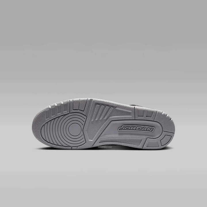 Sole of Nike Jordan Spizike men's shoe in grey, emphasizing durability and style.