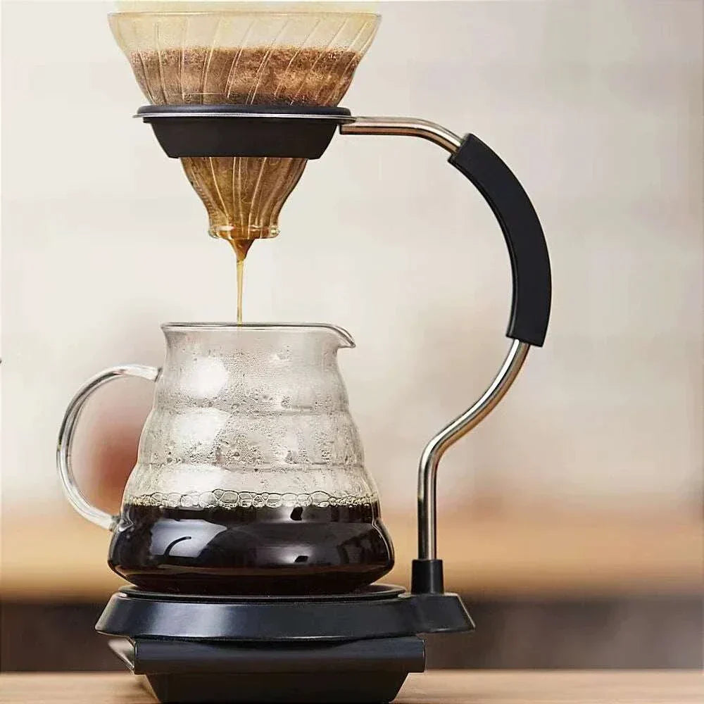 محطة تحضير قهوة V60 من HARIO بتصميم أنيق ولون أسود.
