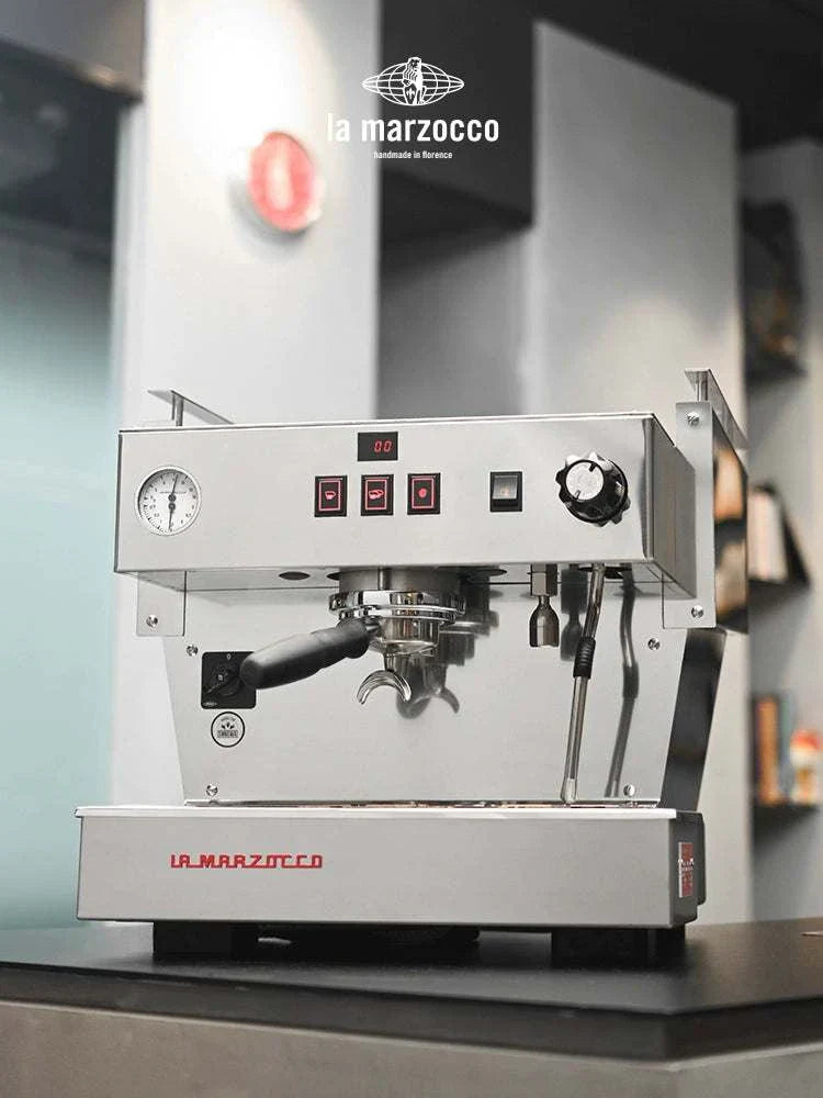 آلة إسبريسو La Marzocco Linea Classic S بمجموعة واحدة فضي.