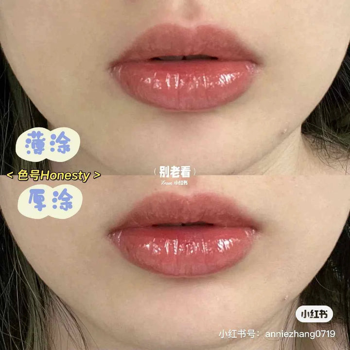 نموذج تطبيق RareBeauty رير بيوتي زيت سوفت بينش المُلون للشفاه باللون الطبيعي ولمسات لامعة.