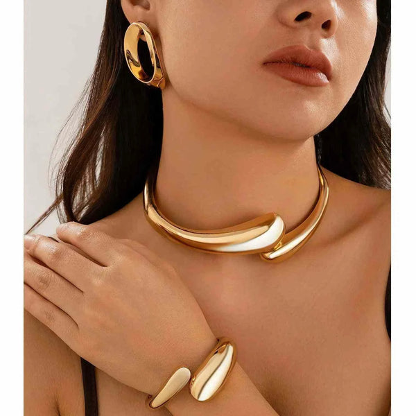 قلادة نسائية معدنية بطوق مفتوح بتصميم هندسي عصري بأسلوب أوروبي وأمريكي موديل drop necklace 2025