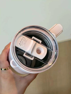 كوب Starbucks Tumbler وردي بمقبض وحزام للكتف.