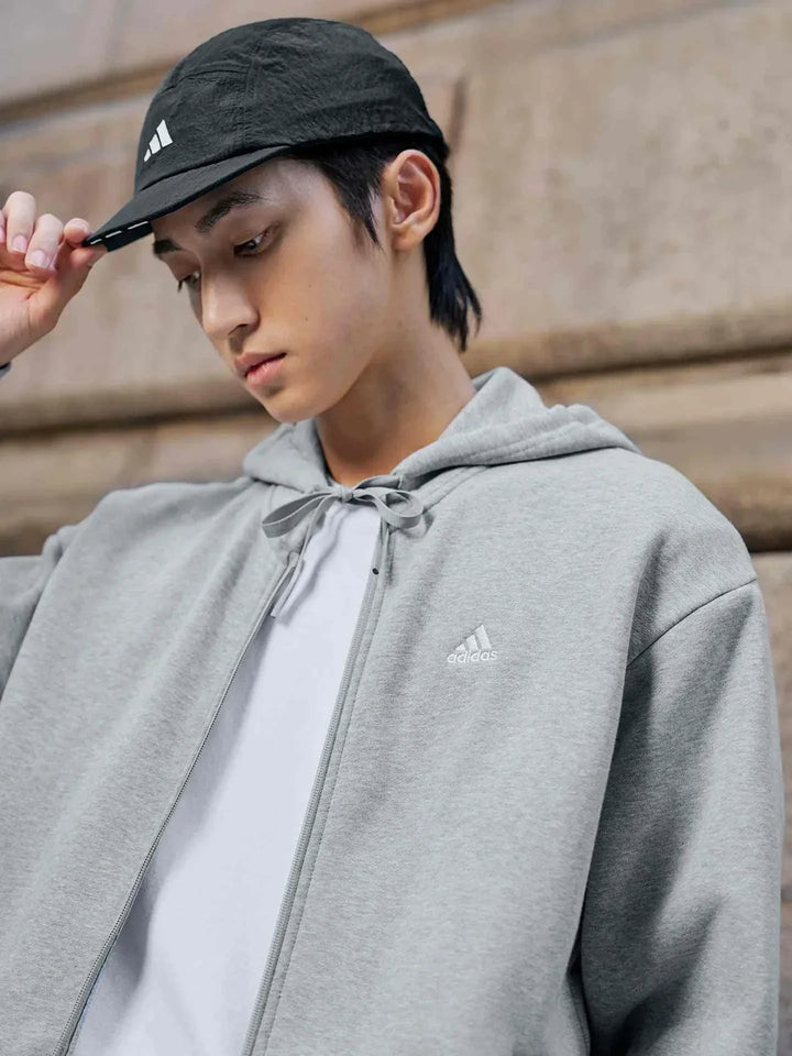 Adidas أديداس جاكيت واسع رمادي مع قبعة بقلنسوة وشعار صغير للرجال والنساء