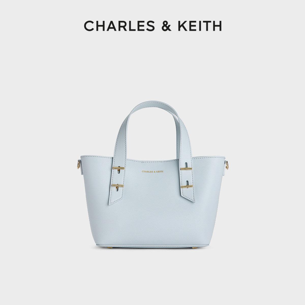 حقيبة يد CHARLES & KEITH أنيقة بتصميم عملي ومرن.