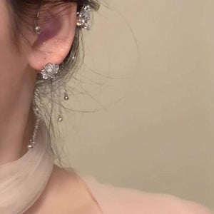 أقراط Ear Cuff بتصميم الفراشة الكريستالية اللامعة.