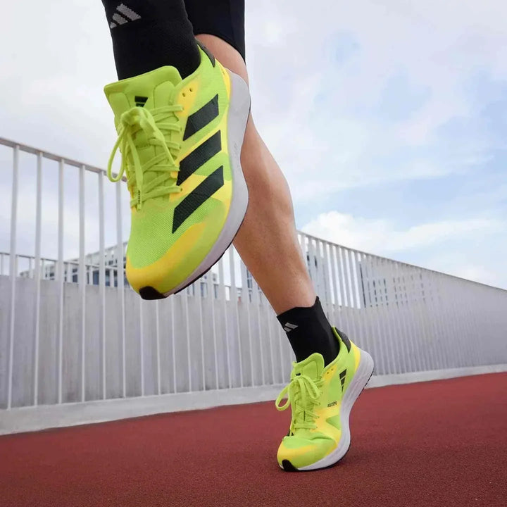 Adidas أديداس حذاء Adizero RC 4 أخضر لامع عداء للركض بخفة مع نعل وسط ناعم وشبكة تهوية