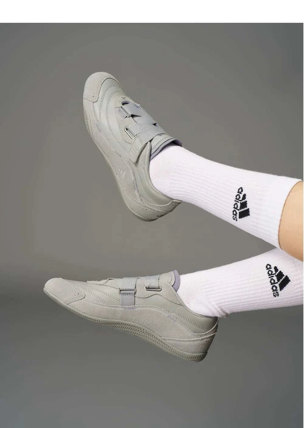 حذاء نسائي عصري من أديداس adidas.