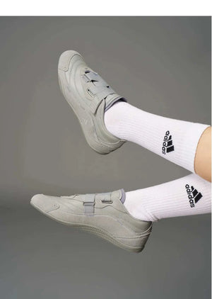 حذاء نسائي عصري من أديداس adidas.