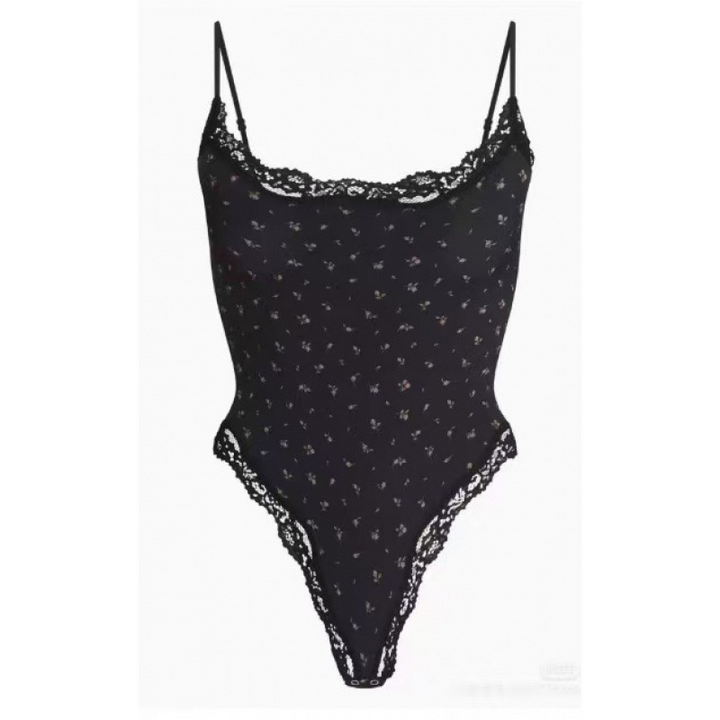 Black SKIMS بودي سوت lace classic bodysuit with delicate floral pattern and scalloped edges.