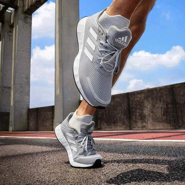 Adidas أديداس حذاء DURAMO SL شبكي أبيض خفيف للجري والتدريب اليومي بتصميم ثلاث خطوط نعل أبيض وتهوية ممتازة