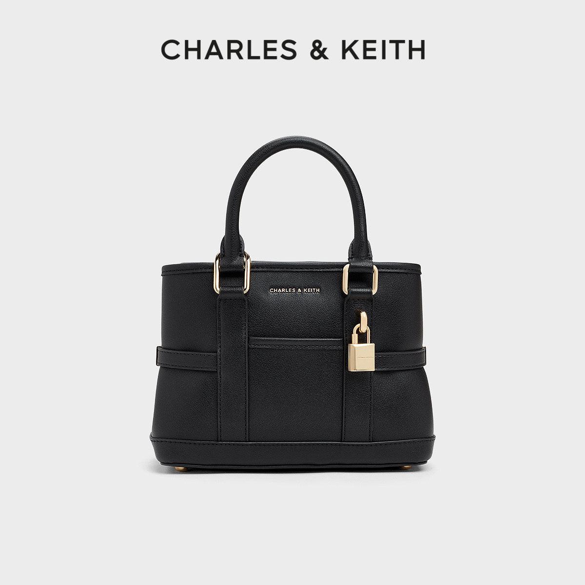 حقيبة يد CHARLES & KEITH بتصميم القفل الأنيق.