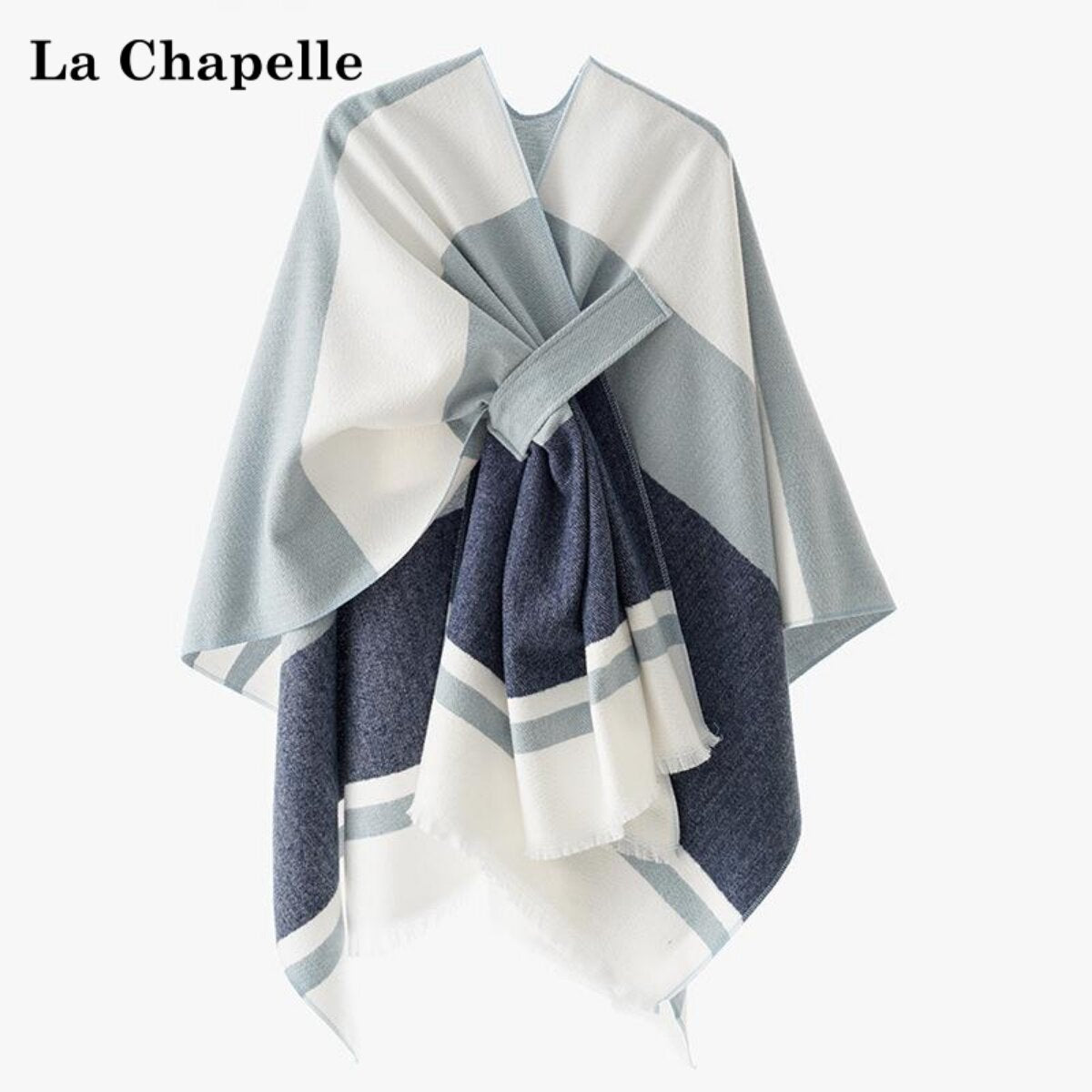 شال كيب نسائي La Chapelle بكتل لونية زرقاء وبيضاء وعقدة أمامية، منظر أمامي