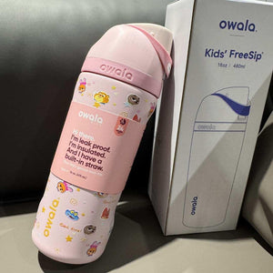 مطارة Owala Kids' FreeSip عازلة للحرارة بتصاميم كرتونية مميزة.
