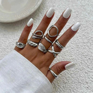 طقم خواتم نسائي Rings Set بتصاميم عصرية ذهبي وفضي.