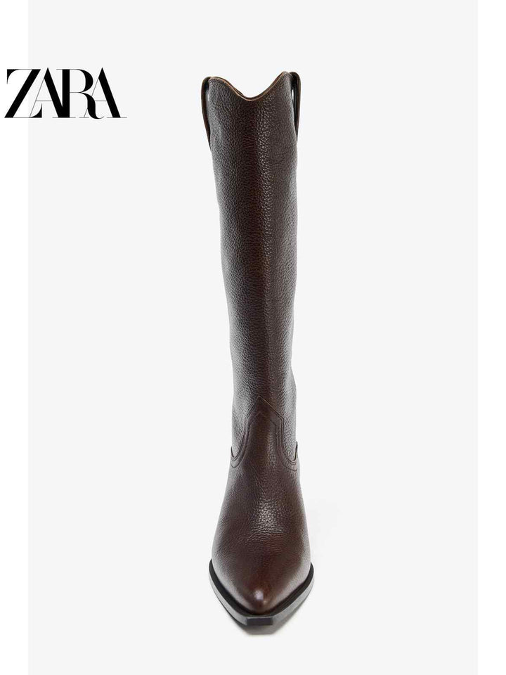حذاء بوت نسائي من ZARA2025 لخريف 2025 جلد طبيعي بتأثير محبب وكعب متوسط مدبب من الأمام باللون البني الداكن