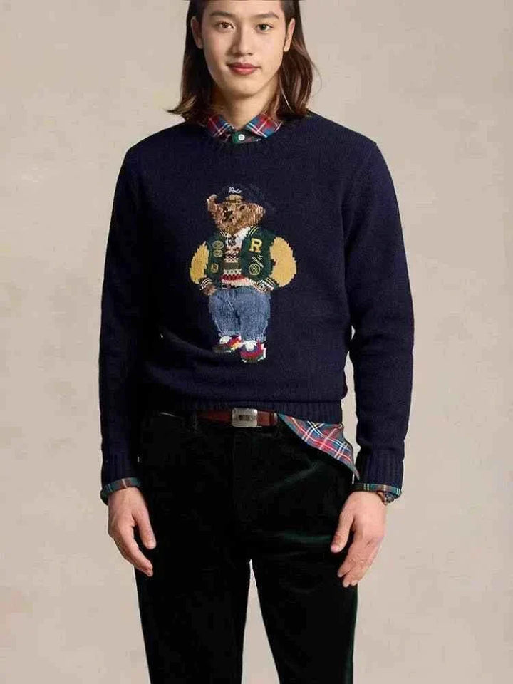 سويتر محبوك برقبة دائرية من الهوتر كورتيه الأصلية مع رسم دب كاجوال أمريكي