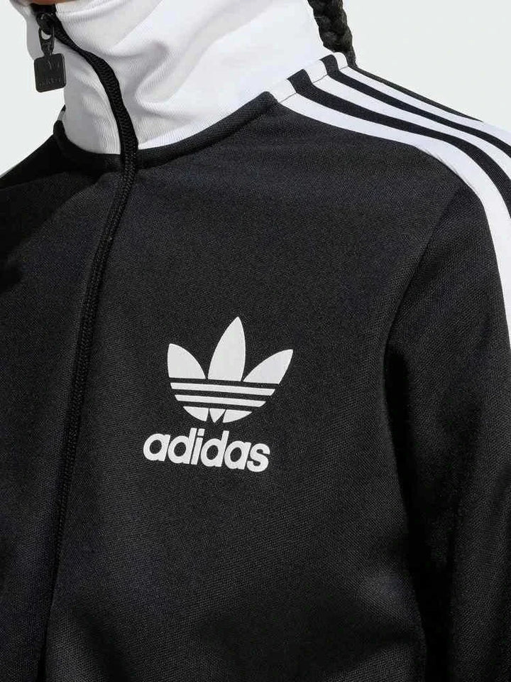 Adidas جاكيت رياضي خفيف أسود بأكمام مخططة وشعار Trefoil أبيض