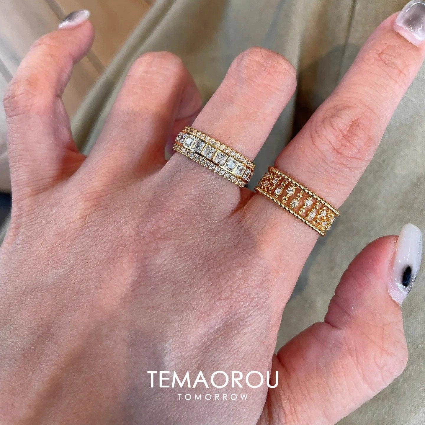 خاتم ذهبي بتصميم Oval مرصع بـ Zircon فخم.