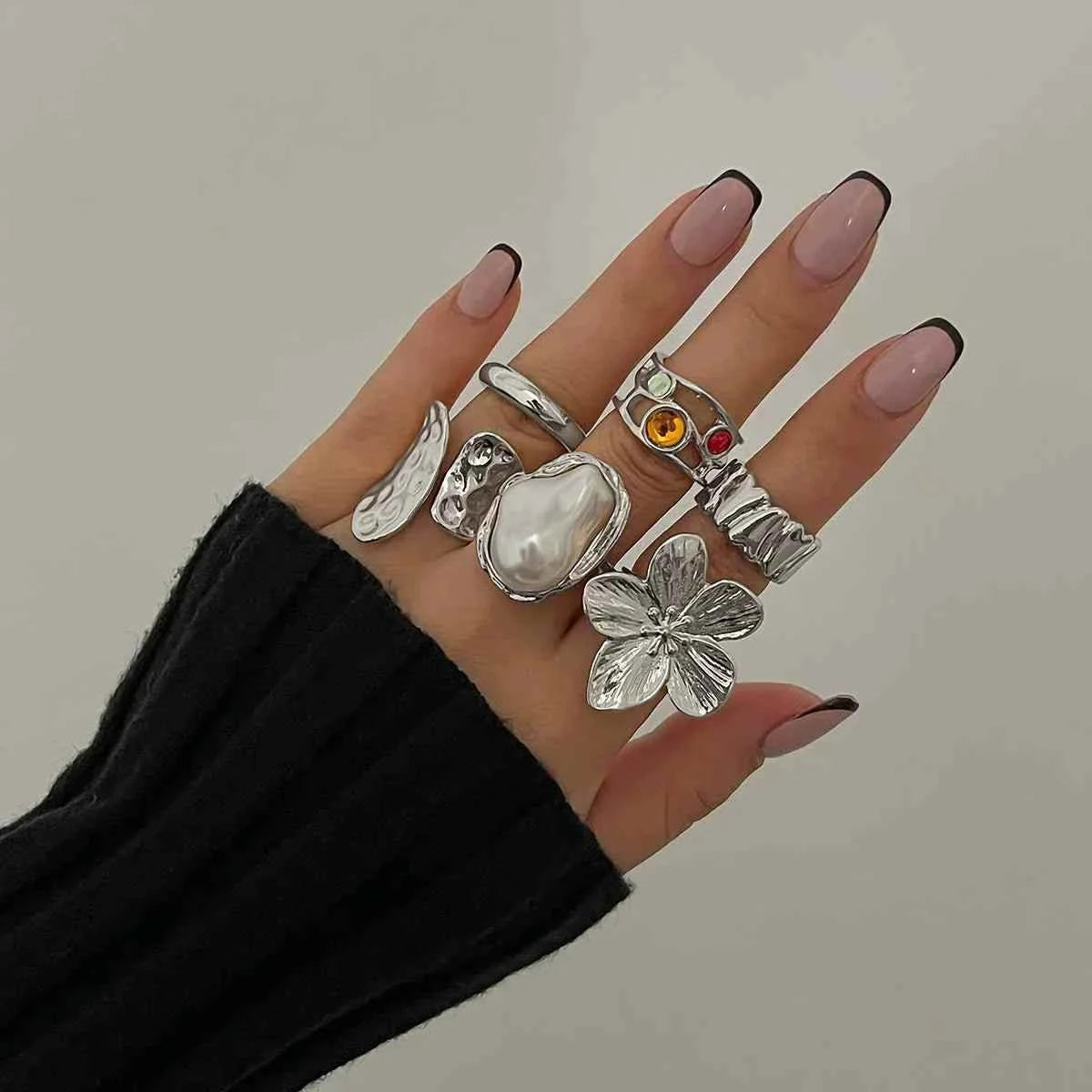 طقم خواتم نسائية بتصميم زهور ولؤلؤ Vintage Rings Set.