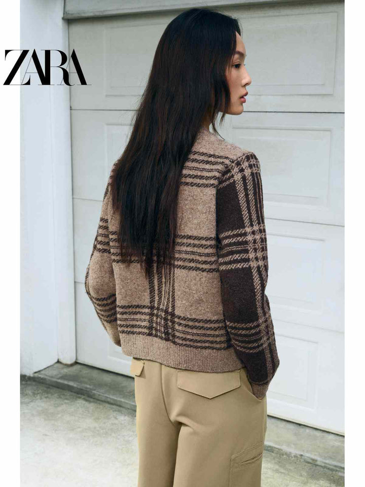 ZARA كارديجان نسائي كارو بألوان دافئة وتصميم مريح لخريف 2024