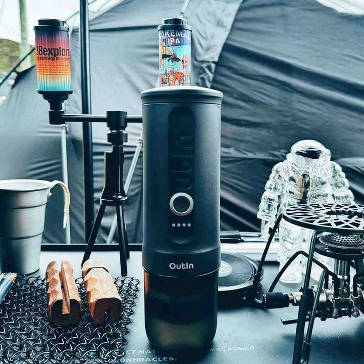 مكينة ومحضرة اسبريسو متنقلة Outin مثالية للرحلات وتحضير قهوة غنية في أي مكان.