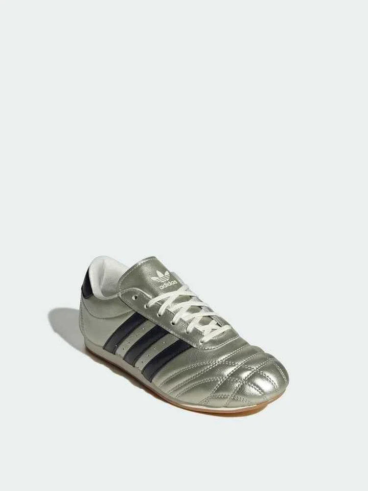 Adidas | أديداس حذاء نسائي TAEKWONDO LACE جلد لامع بنعل مطاطي مقاوم للانزلاق وخطوط سوداء رباط أبيض