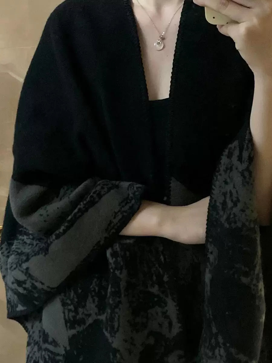La Chapelle vintage high-end black and gray large shawl for women, layered thickened warm cape, spring/autumn cardigan