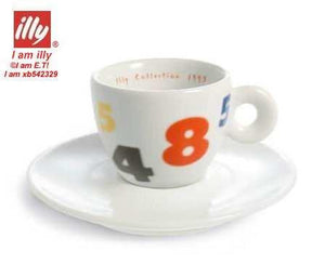 طقم أكواب Espresso من illy بتصاميم فنية متنوعة.