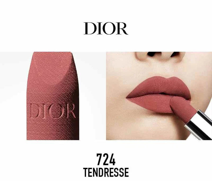 Close-up of Rouge Dior الكلاسيكية lipstick shade 724 Tendresse with textured bullet and applied on lips in silky soft pink tone