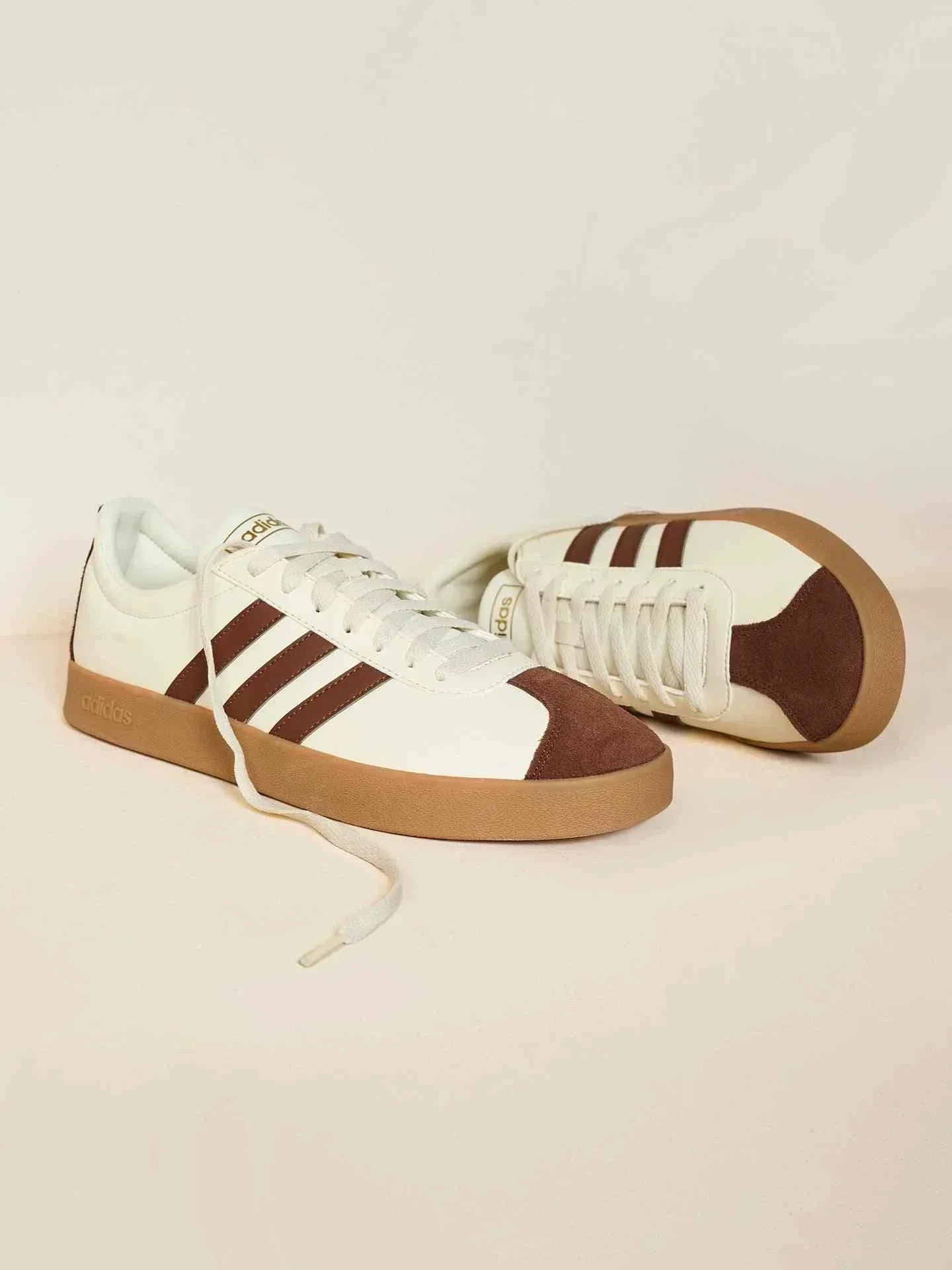 Adidas | أديداس حذاء VL COURT 2.0 الرياضي الكلاسيكي.