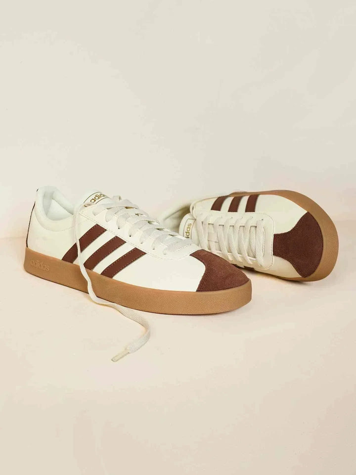 Adidas أديداس حذاء VL COURT 2.0 الرياضي كلاسيكي جلد صناعي بني وأبيض نعل مطاطي مريح