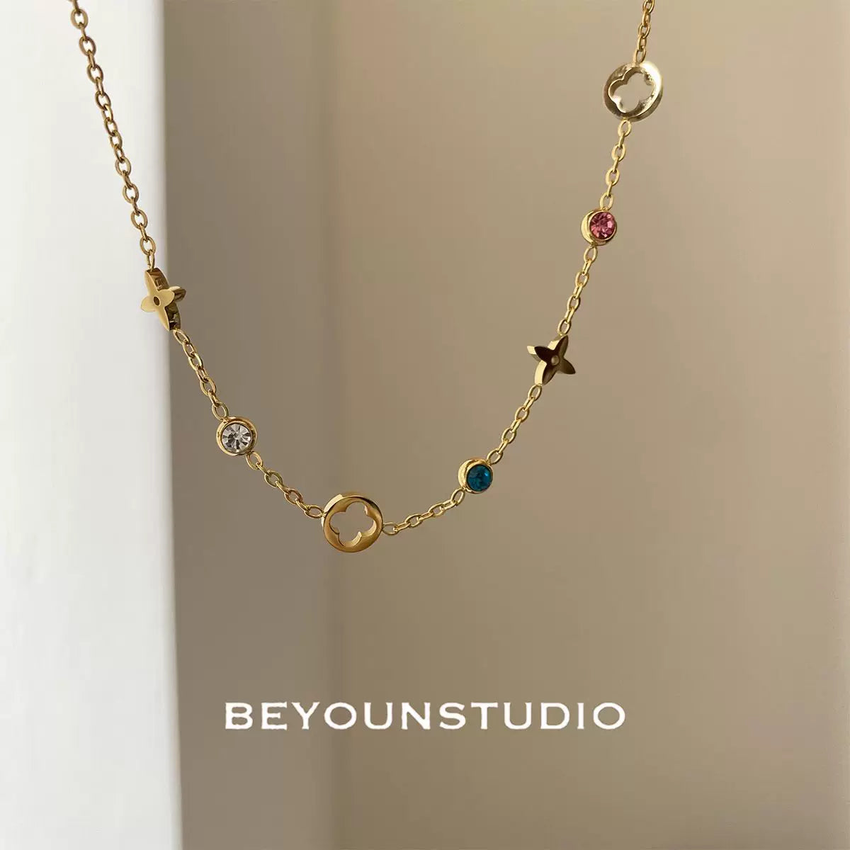 ZUORAN Colored Zircon Cut-out Fashion Temperament High Color Retention Gold Bracelet Vintage Bracelet