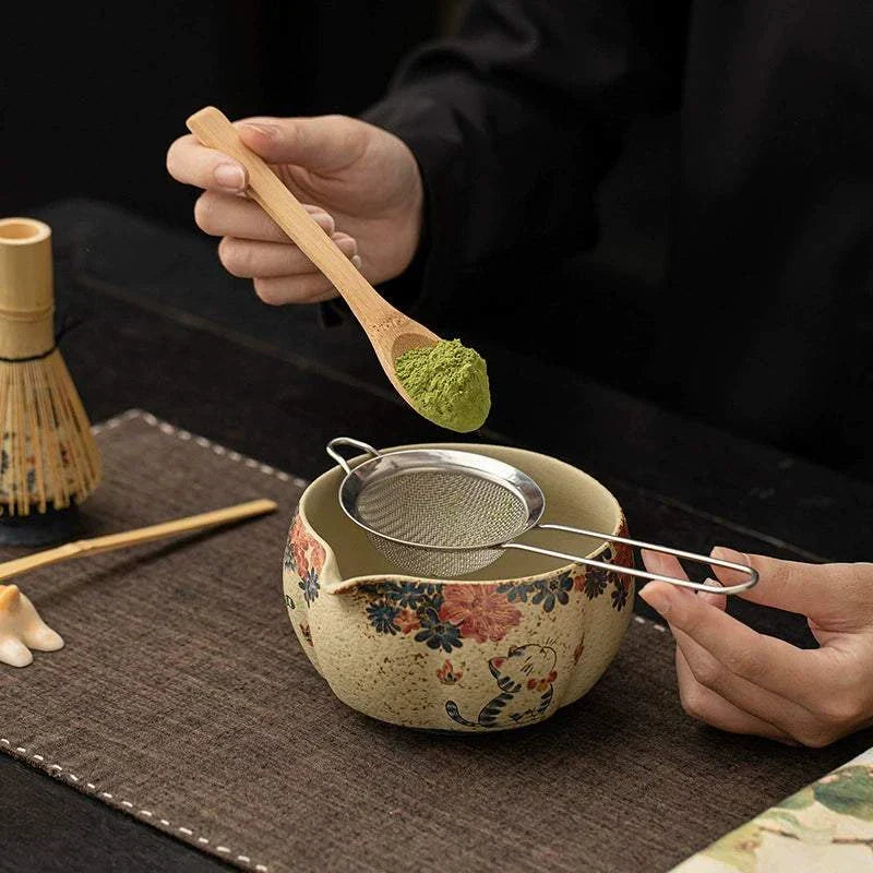 طقم تحضير Matcha سيراميك ياباني 8 قطع بتصميم القطط الفاخر.