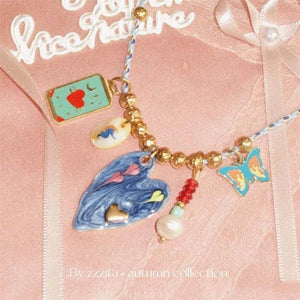 قلادة Necklace بتصميم Charms متنوع وألوان جذابة.