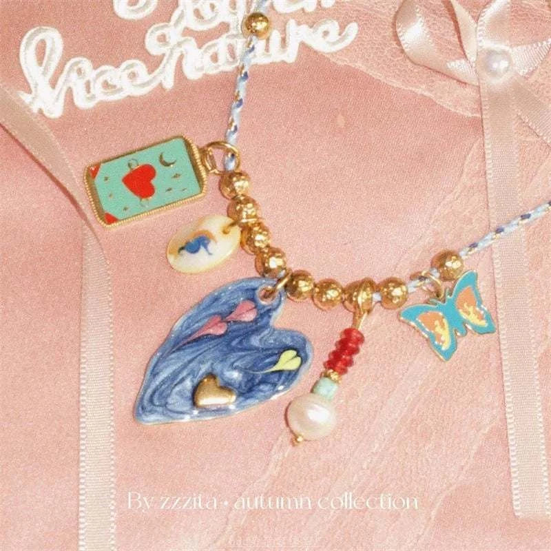 قلادة Necklace بتصميم Charms متنوع وألوان جذابة.