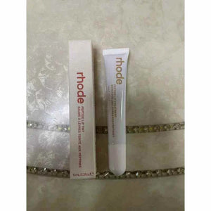 Rhode Peptide Lip Tint بتركيبة مغذية وألوان متنوعة.