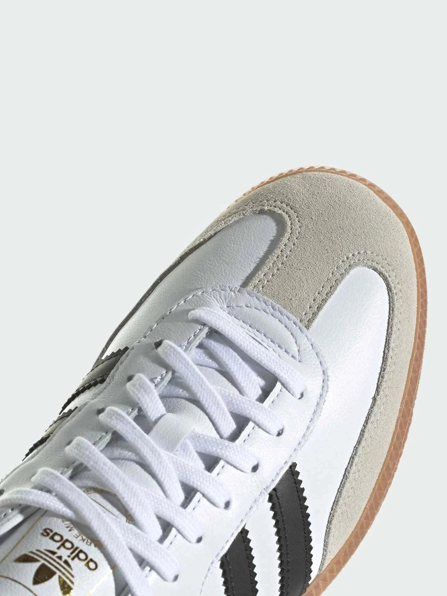 Adidas حذاء سامبا ديكون الرياضي من أديداس.