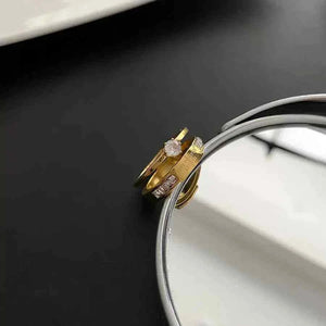 خاتم نسائي Luxury Rose Gold مرصع بفصوص الزيركون الأنيقة.