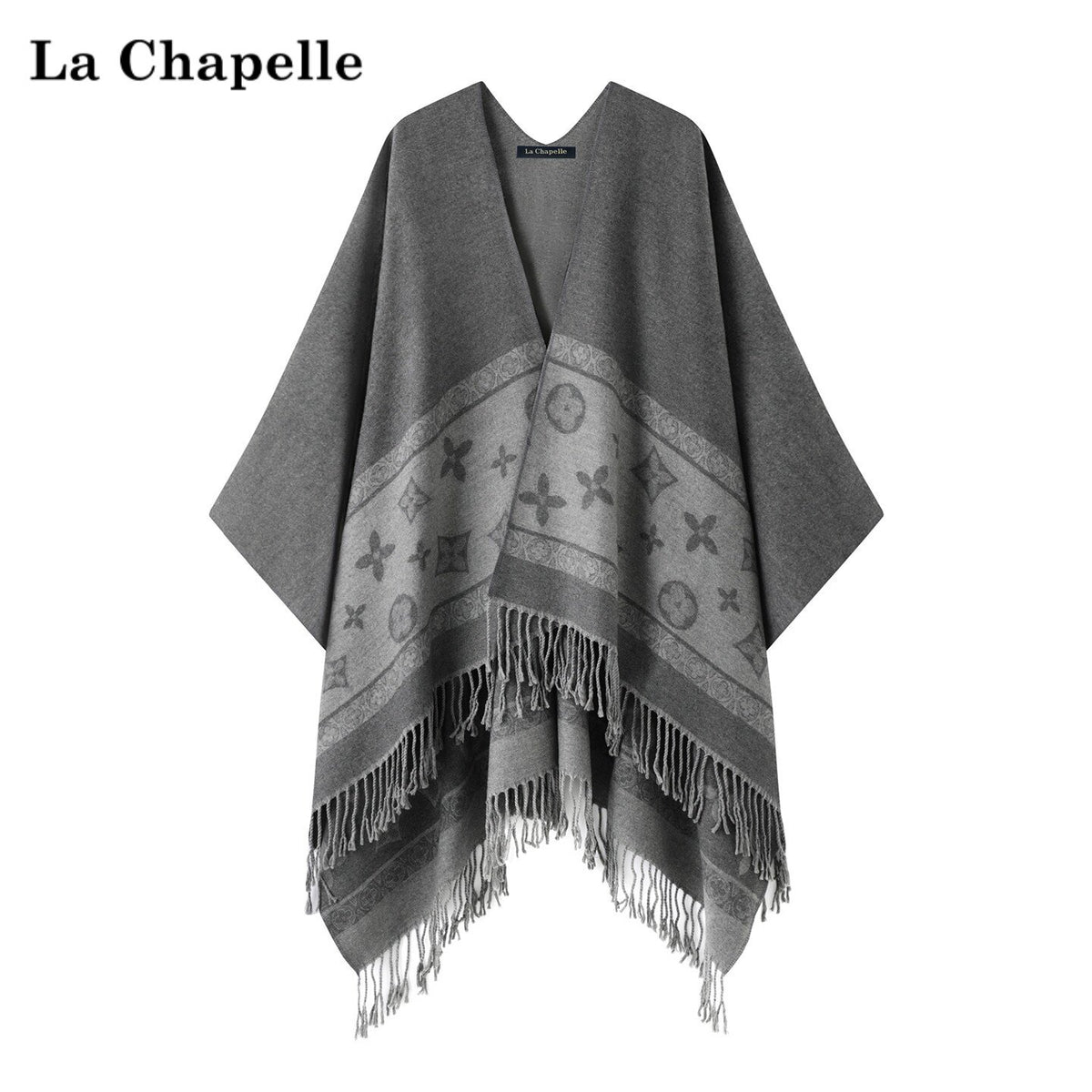 شال La Chapelle الرمادي مفروداً من الأمام
