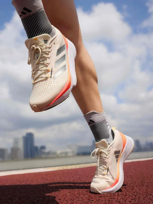 Adidas أديداس حذاء الجري السريع ADIZERO SL بيج مع لمسات مرجانية مريح وخفيف للرجال والنساء