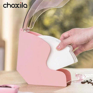 منظم فلاتر القهوة Coffee Filter Holder باللون الوردي.