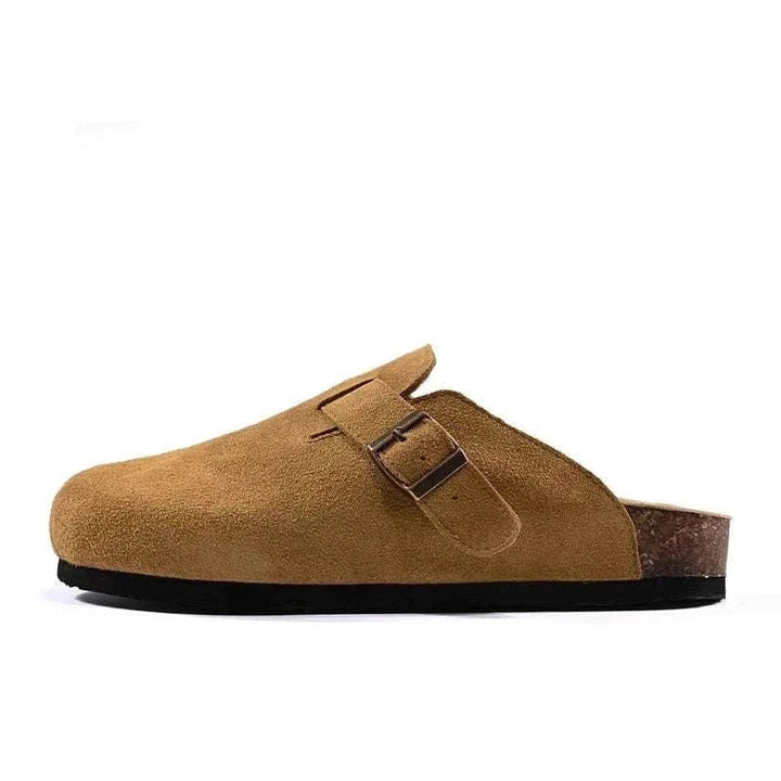 حذاء بيكنستوك جلدي سويدي بني بخامة ناعمة ونعل سميك للراحة والثبات مع سير قابل للتعديل تصميم كلاسيكي عصري