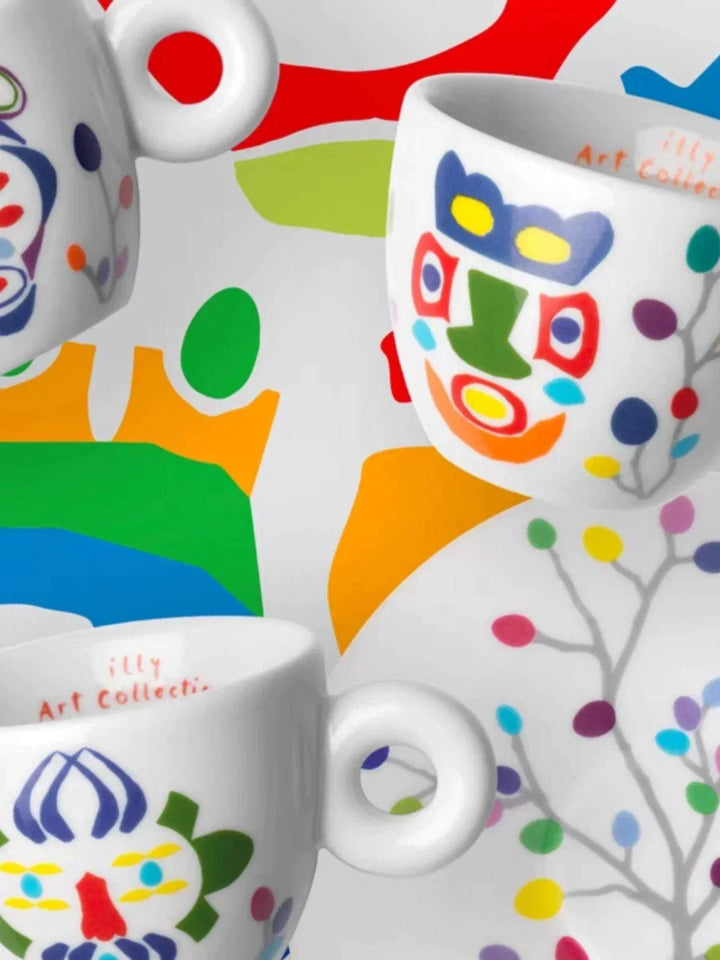كوب قهوة illy 2022 بتصميم فني ملون من البورسلان الإيطالي المميز
