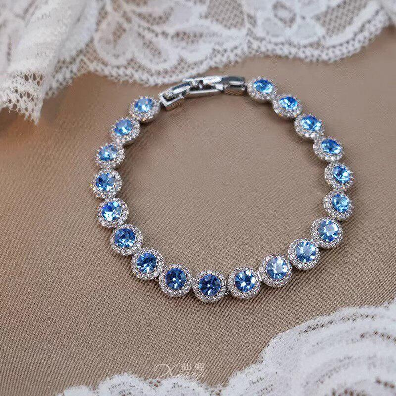 سوار نسائي مرصع بـ Zirconia بحواف كريستالية فاخرة ومختلف الألوان.