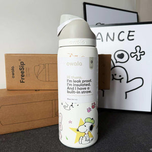 زمزمية Owala FreeSip الأصلية بتصميم Snoopy العازل للحرارة.